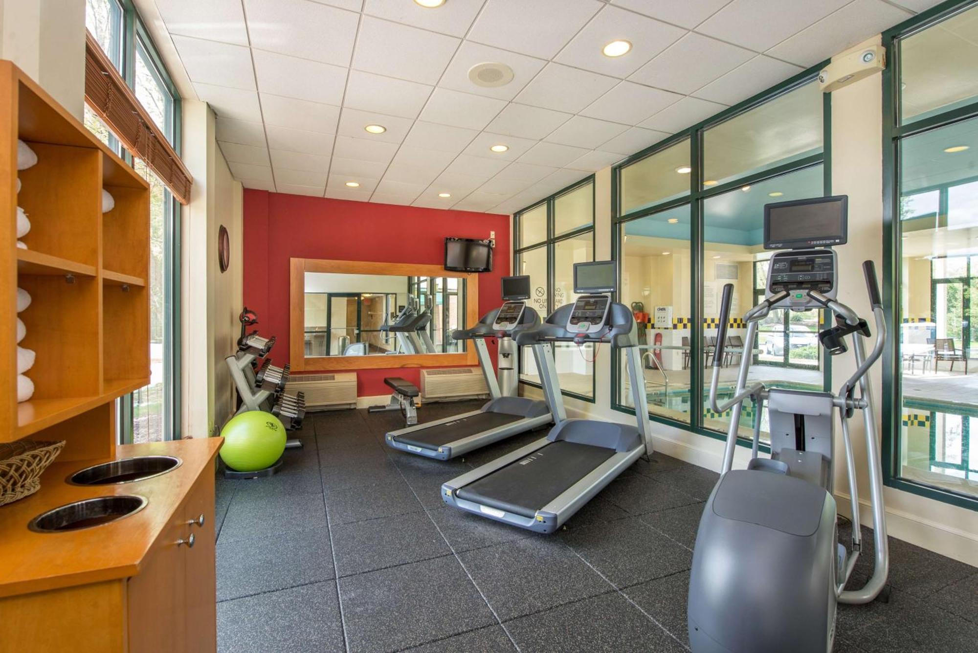 Hilton Garden Inn Fishkill Exterior photo