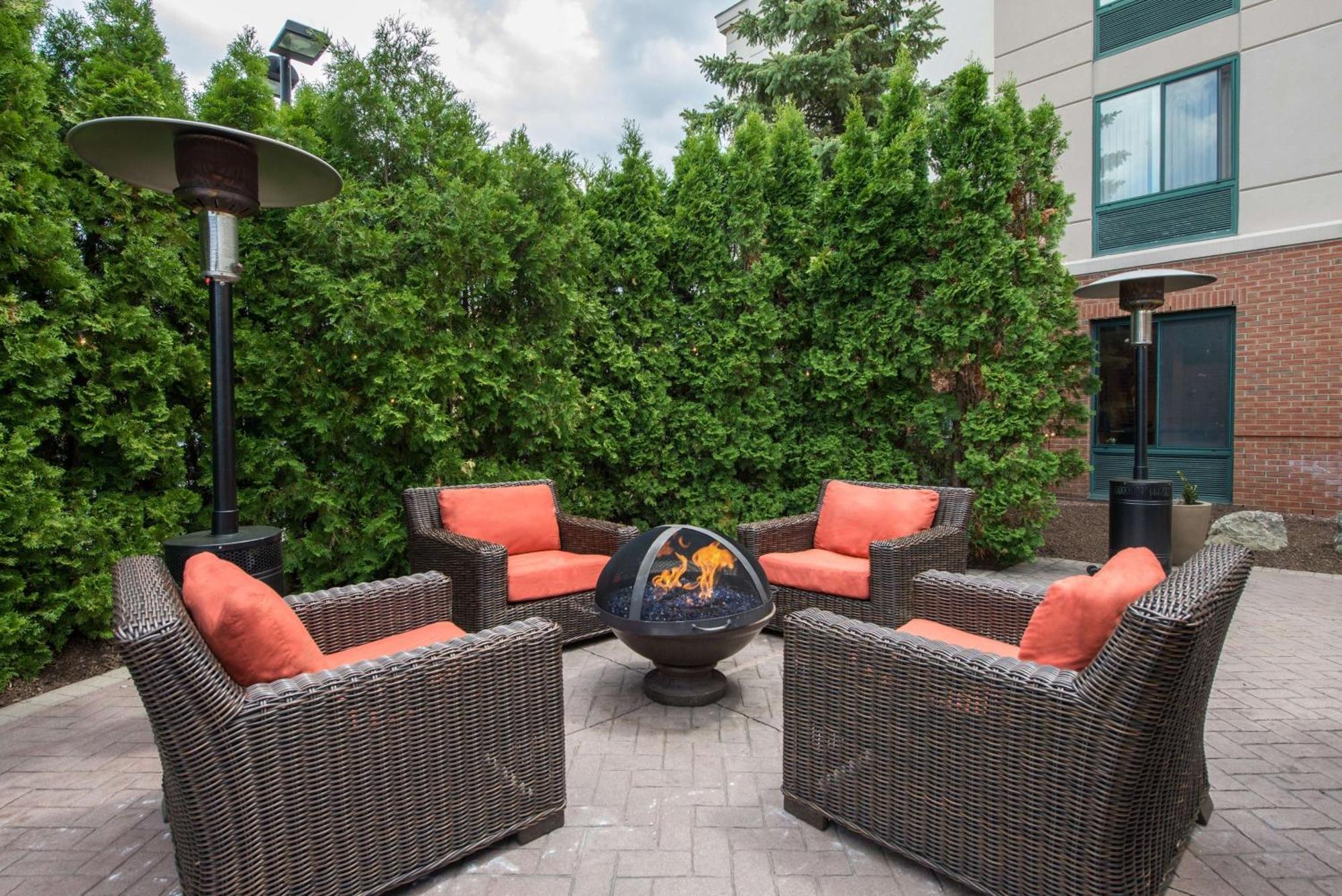 Hilton Garden Inn Fishkill Exterior photo